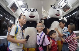 熊貓主題地鐵列車亮相成都啦！