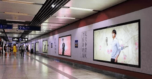 陳曉+裸眼3D驚現(xiàn)在地鐵櫥窗，還不趕緊去偶遇 ！