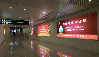 負一層通道墻面燈箱廣告