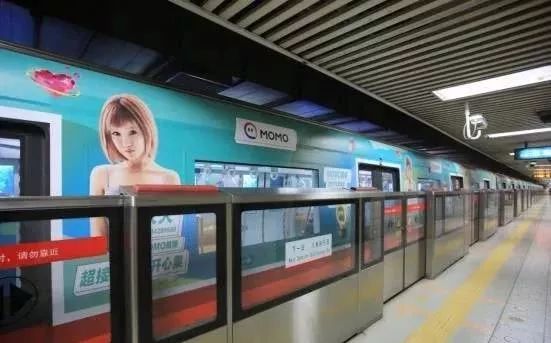陌陌直播地鐵廣告 陌陌直播地鐵廣告