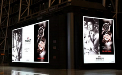 T2國內(nèi)出發(fā)指廊遠(yuǎn)機(jī)位羅盤燈箱套裝廣告