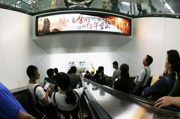 成都地鐵特型燈箱廣告 成都地鐵特型燈箱廣告