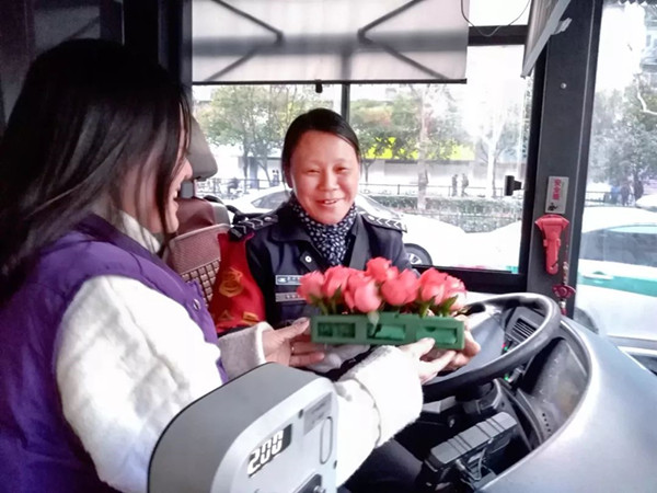 杭州公交車候車廳廣告 杭州公交車候車廳廣告