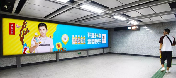 拒絕從眾，自成一派，一起來地鐵找吳亦凡吧!