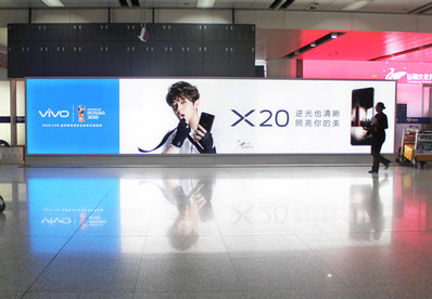 價呼和浩特白塔機(jī)場國內(nèi)到達(dá)行李提取大廳室內(nèi)燈箱廣告