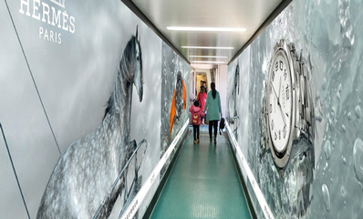 拉薩機場內(nèi)廊橋看板(移動端)廣告 拉薩機場內(nèi)廊橋看板(移動端)廣告