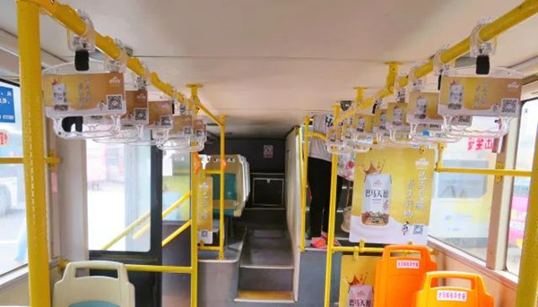 皇氏乳業(yè)南寧公交車(chē)廣告