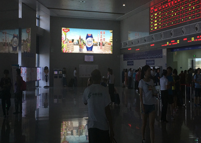 北側(cè)售票廳東側(cè)墻體嵌入式燈箱廣告