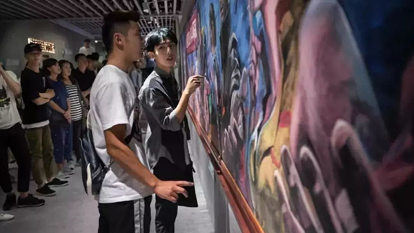 騰訊閃光新國漫重慶地鐵廣告 騰訊閃光新國漫重慶地鐵廣告