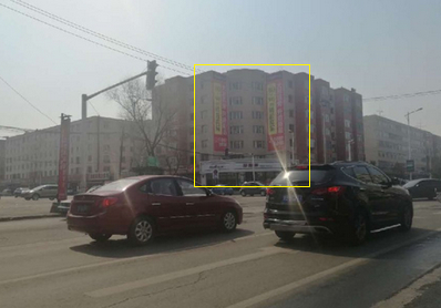 興隆街興隆小區(qū)4號樓北側(cè)大牌廣告