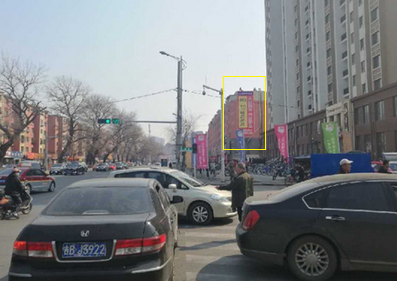 幸福小區(qū)1號樓北側(cè)大牌廣告