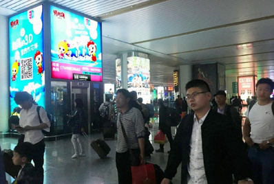 出站層直梯無(wú)邊框LED超薄燈箱廣告