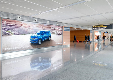 國(guó)內(nèi)到達(dá)通廊燈箱廣告