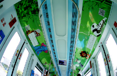 深圳有軌電車車廂頂貼廣告 深圳有軌電車車廂頂貼廣告