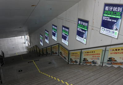 A1、B1電梯通道小燈箱廣告