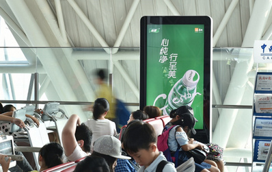 T2國內(nèi)出發(fā)候機(jī)ADF刷屏機(jī)廣告