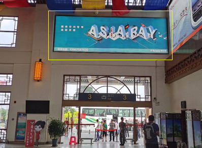 國內(nèi)到達(dá)廳出口處墻面燈箱廣告