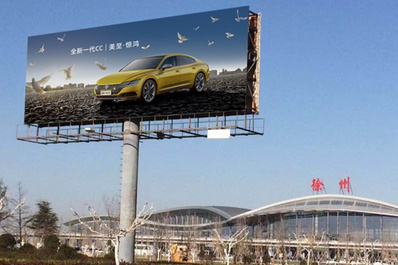 T1、T2航站樓前高速路大牌廣告