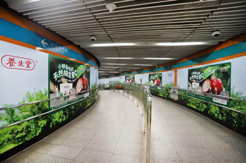 北京地鐵打廣告多少錢一個月？