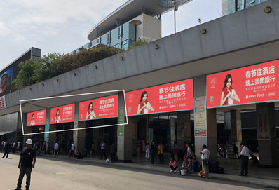 昆明火車站進(jìn)站口引橋下方墻體燈箱廣告 昆明火車站進(jìn)站口引橋下方墻體燈箱廣告
