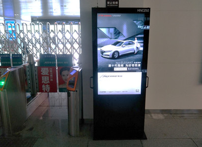 郴州西站檢票口刷屏機(jī)廣告