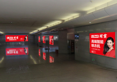 滄州西站出站通道墻體燈箱廣告2