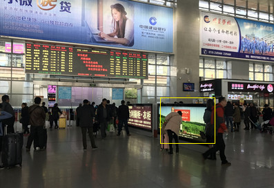 郴州西站候車大廳滾動(dòng)燈箱廣告