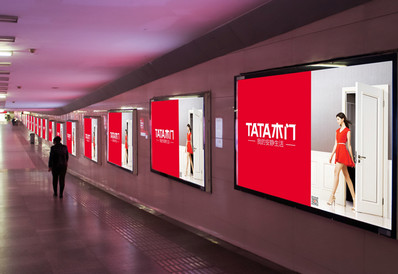 鄭州站到達層西南出站通道墻面燈箱廣告