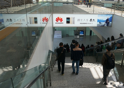 鎮(zhèn)江南站到達層出站通道楣頭燈箱廣告 鎮(zhèn)江南站到達層出站通道楣頭燈箱廣告