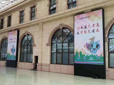 青島站十站臺(tái)落地?zé)粝鋸V告