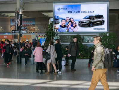上海虹橋站出發(fā)層南、北進(jìn)站安檢口雙面燈箱廣告