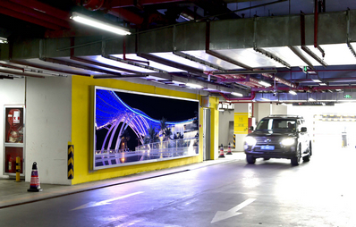 三亞機(jī)場(chǎng)一層停車場(chǎng)A區(qū)入口燈箱廣告