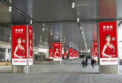沈陽(yáng)南站東西站房廣場(chǎng)包柱燈箱廣告 沈陽(yáng)南站東西站房廣場(chǎng)包柱燈箱廣告