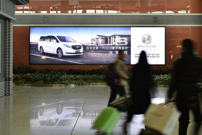 沈陽(yáng)機(jī)場(chǎng)國(guó)內(nèi)出發(fā)候機(jī)右指廊匯聚口燈箱廣告