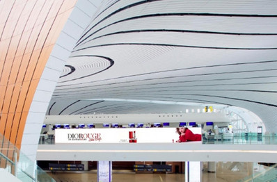 北京大興機(jī)場(chǎng)國(guó)內(nèi)出發(fā)辦票大廳燈箱廣告 北京大興機(jī)場(chǎng)國(guó)內(nèi)出發(fā)辦票大廳燈箱廣告