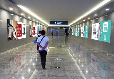恩平站進出站通道墻身燈箱廣告案例圖