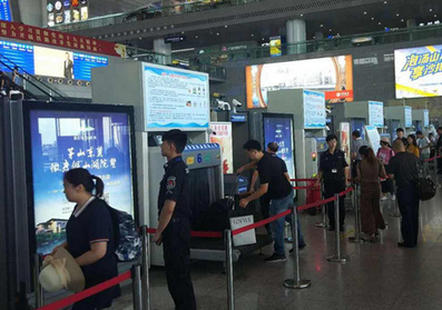 北京站安檢口滾動(dòng)燈箱廣告 北京站安檢口滾動(dòng)燈箱廣告