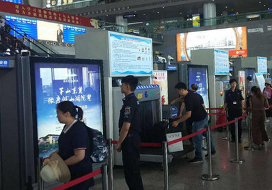 惠東高鐵站安檢口滾動(dòng)燈箱廣告 惠東高鐵站安檢口滾動(dòng)燈箱廣告