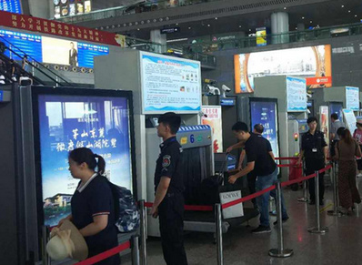 陸豐站安檢通道口滾動燈箱廣告 陸豐站安檢通道口滾動燈箱廣告