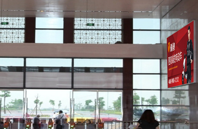 鲘門高鐵站出站大廳燈箱廣告 鲘門高鐵站出站大廳燈箱廣告