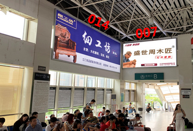 江門東高鐵站進(jìn)出站口燈箱廣告 江門東高鐵站進(jìn)出站口燈箱廣告