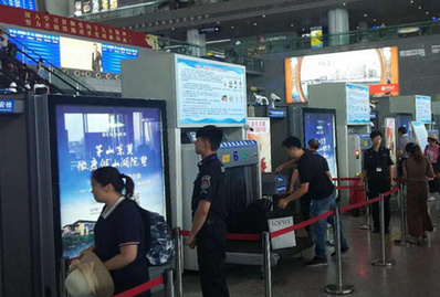 葵潭高鐵站安檢口滾動燈箱廣告 葵潭高鐵站安檢口滾動燈箱廣告