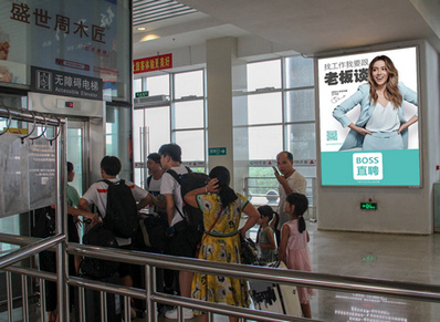 新會高鐵站通道之間包柱燈箱廣告 新會高鐵站通道之間包柱燈箱廣告