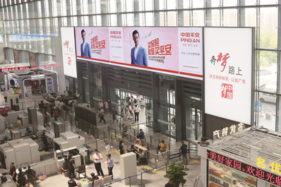 臺州高鐵站一樓安檢口頂部燈箱廣告 臺州高鐵站一樓安檢口頂部燈箱廣告
