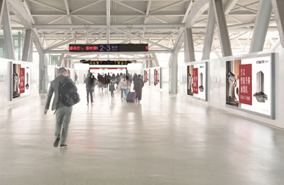 臺州高鐵站出發(fā)層廊橋燈箱廣告 臺州高鐵站出發(fā)層廊橋燈箱廣告