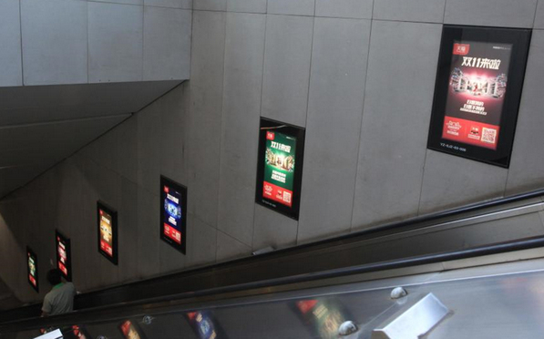地鐵梯牌燈箱廣告 地鐵梯牌燈箱廣告