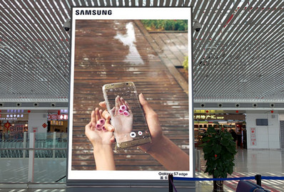 興義機場T2二層候機區(qū)升降電梯墻面燈箱廣告