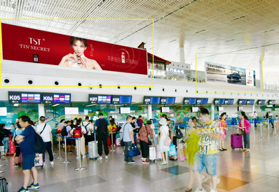 廈門機(jī)場二樓值機(jī)島上方浮島燈箱廣告