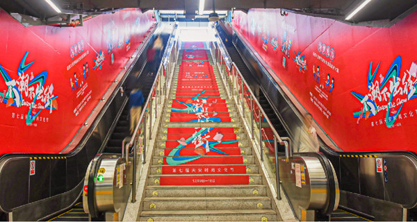 深圳地鐵進出站墻貼廣告 深圳地鐵進出站墻貼廣告