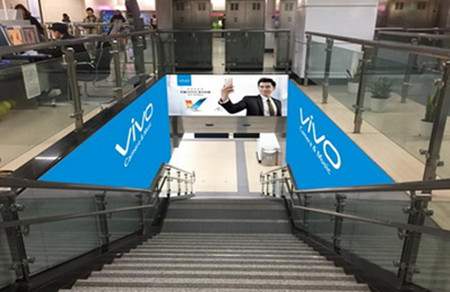 武漢地鐵梯眉燈箱廣告 武漢地鐵梯眉燈箱廣告